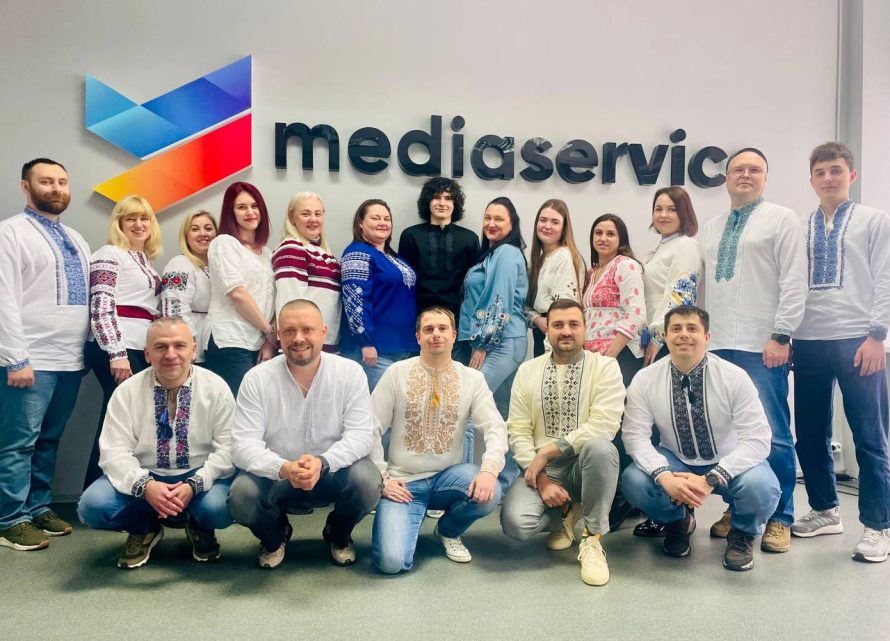Вітаємо з Днем Вишиванки!